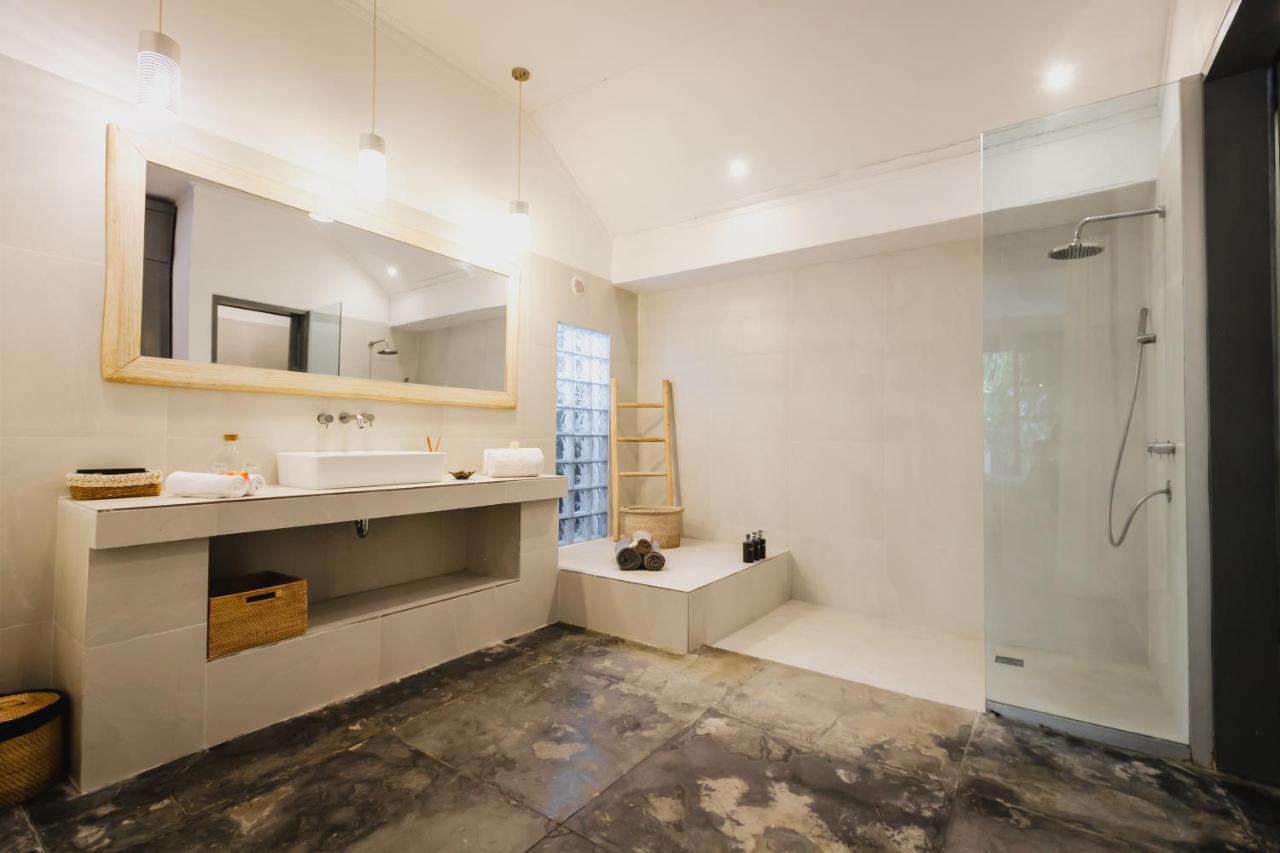 Indiana Kenanga Boutique Hotel & Spa レンボンガン島 エクステリア 写真
